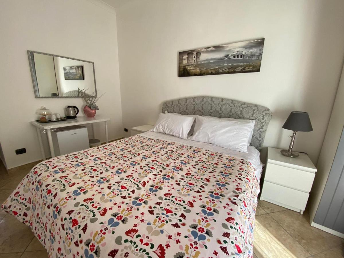 Falu Napoli Centro Camera Con Cucina E Bagno Privato Hotel ภายนอก รูปภาพ