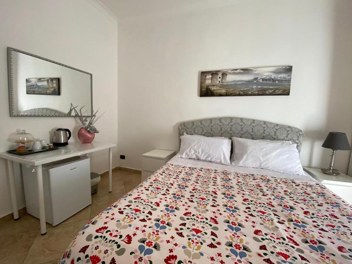 Falu Napoli Centro Camera Con Cucina E Bagno Privato Hotel ภายนอก รูปภาพ