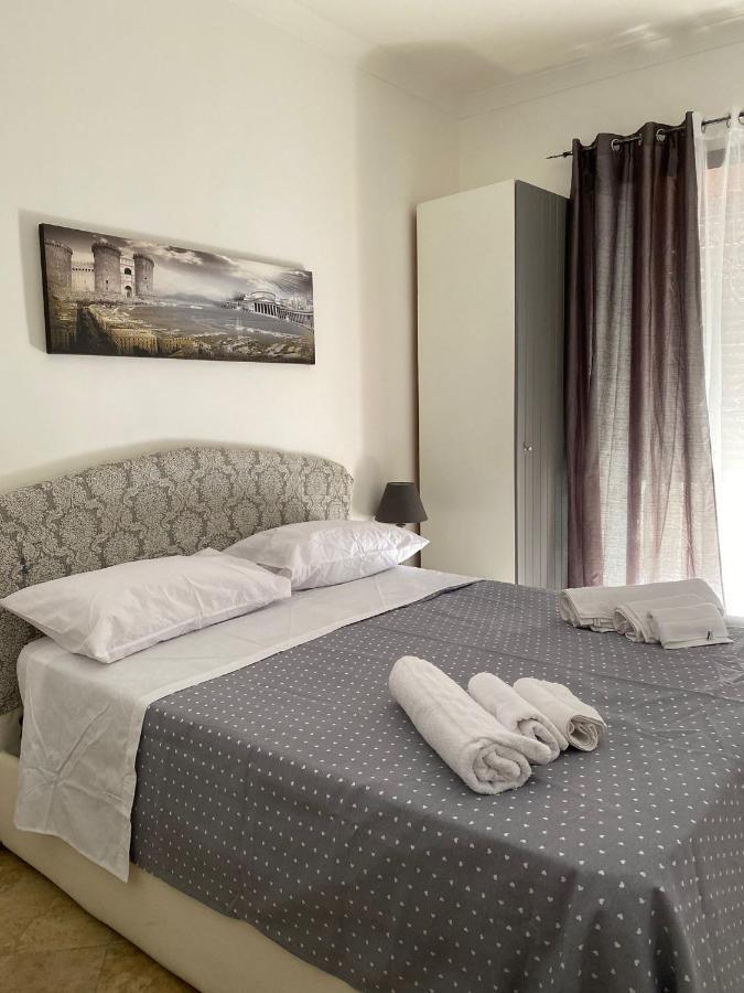 Falu Napoli Centro Camera Con Cucina E Bagno Privato Hotel ภายนอก รูปภาพ