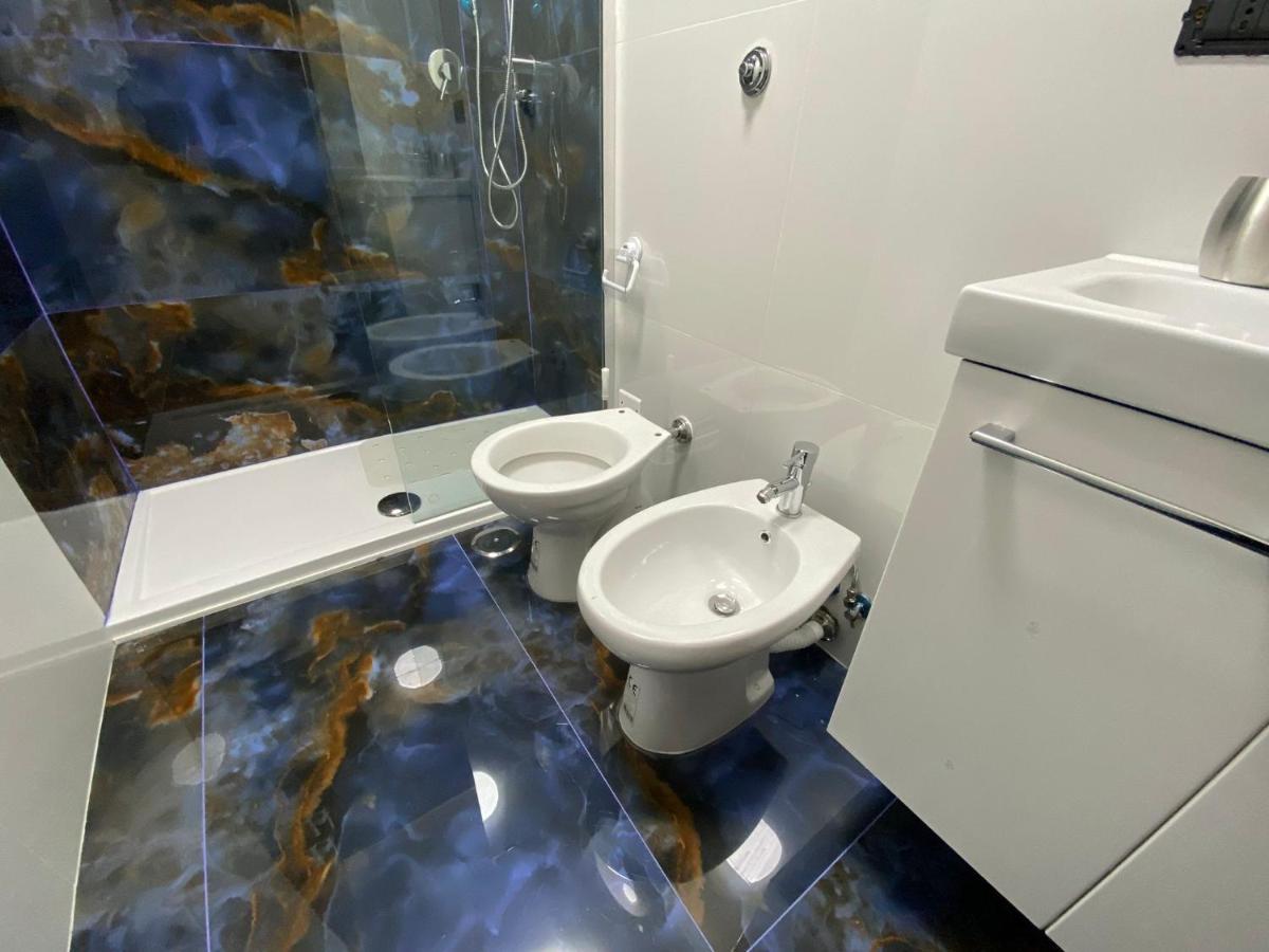 Falu Napoli Centro Camera Con Cucina E Bagno Privato Hotel ภายนอก รูปภาพ