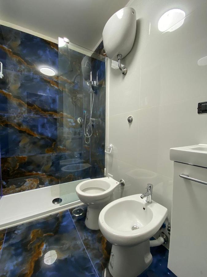 Falu Napoli Centro Camera Con Cucina E Bagno Privato Hotel ภายนอก รูปภาพ