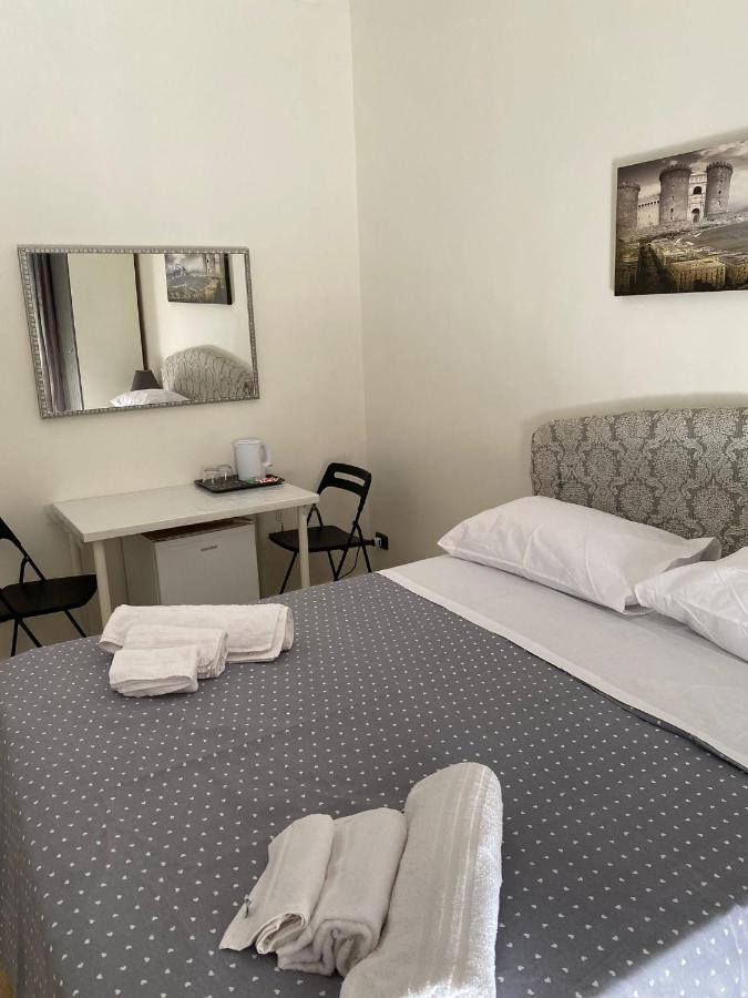 Falu Napoli Centro Camera Con Cucina E Bagno Privato Hotel ภายนอก รูปภาพ